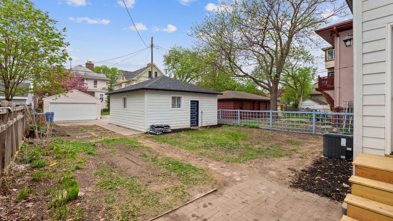 Photo of Outdoor in Lowry Hill East