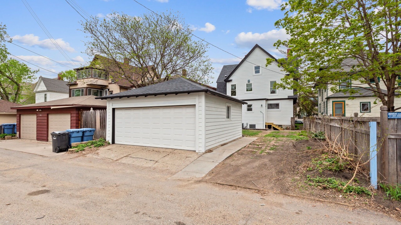 Photo of Outdoor in Lowry Hill East