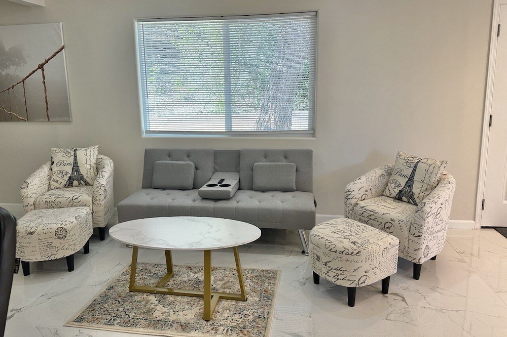 Photo of Livingroom in Calabasas