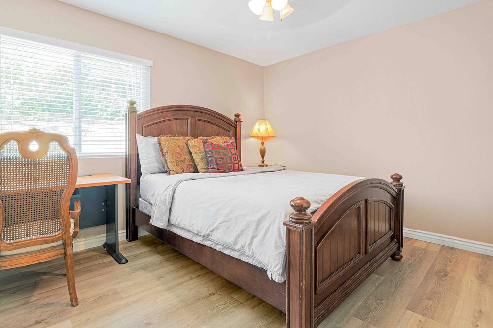 Photo of Bedroom in Walnut
