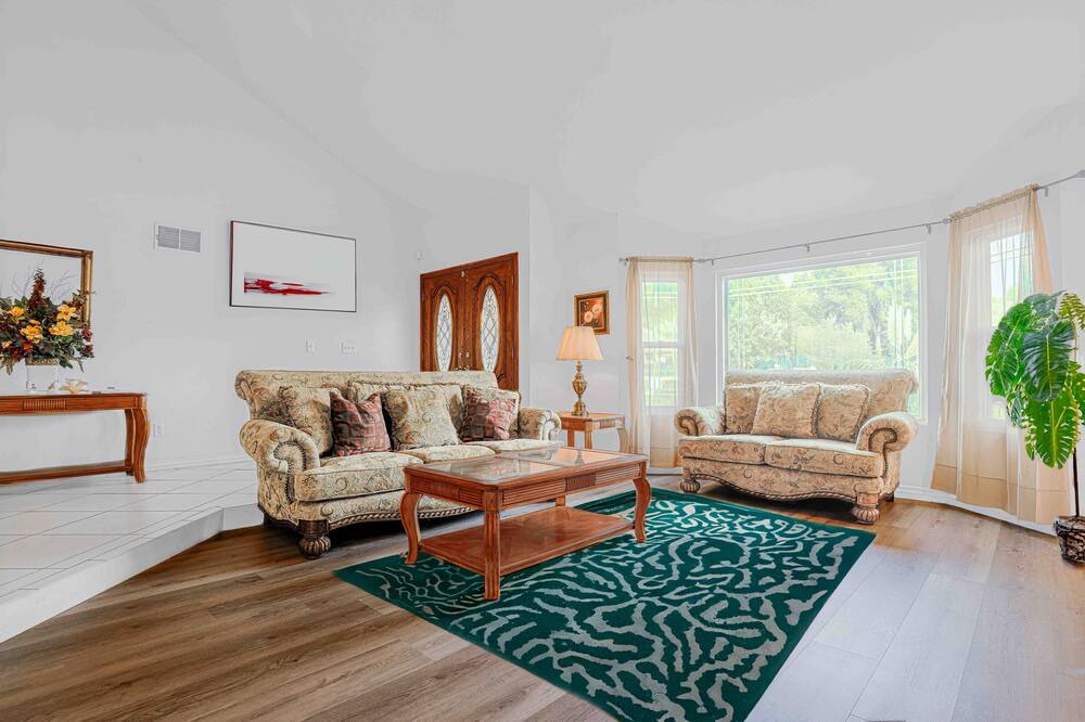 Photo of Livingroom in Walnut