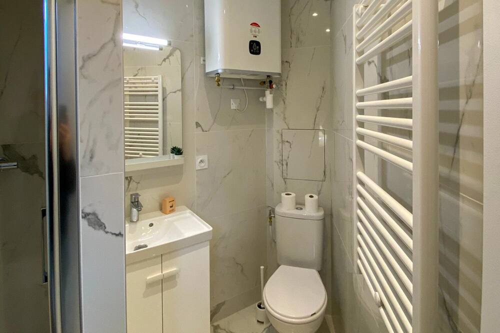 Photo of Bathroom in Saint-Lambert