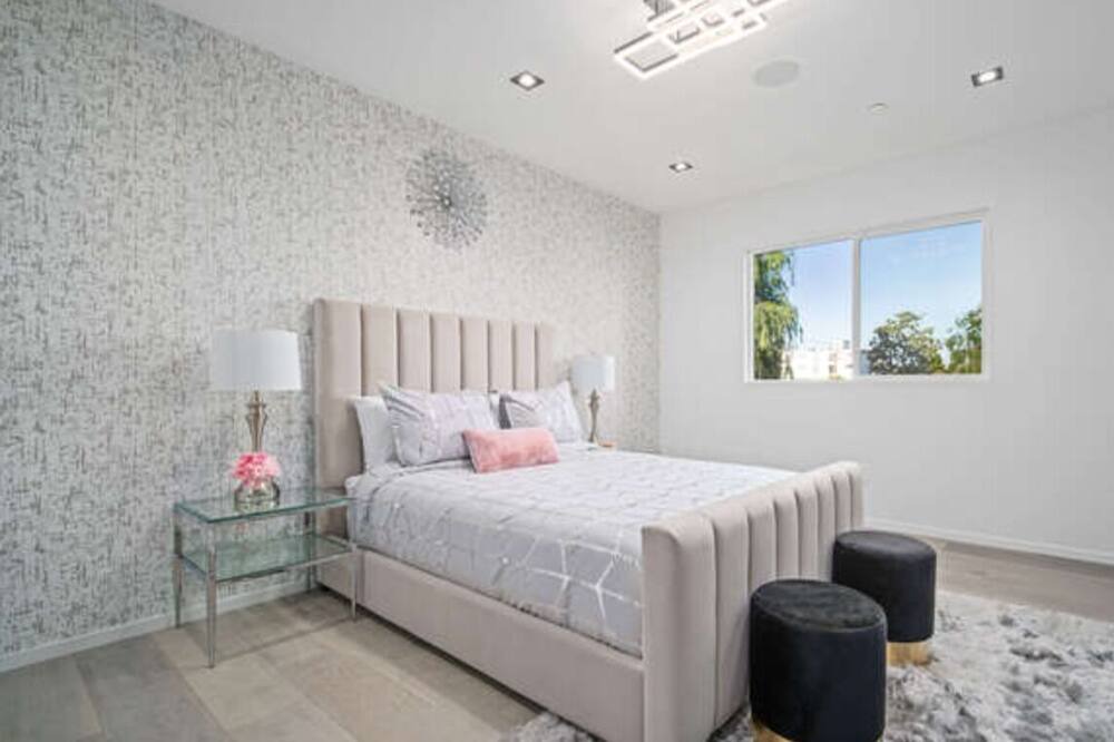 Photo of Bedroom in NoHo Arts District