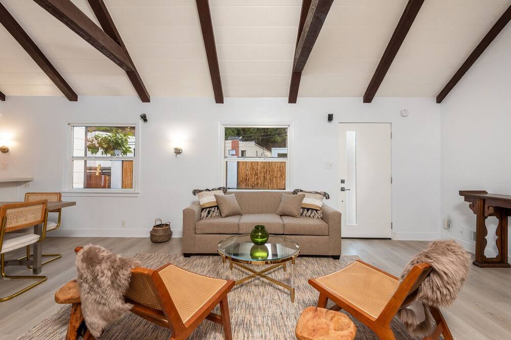 Photo of Livingroom in Beverly Hills