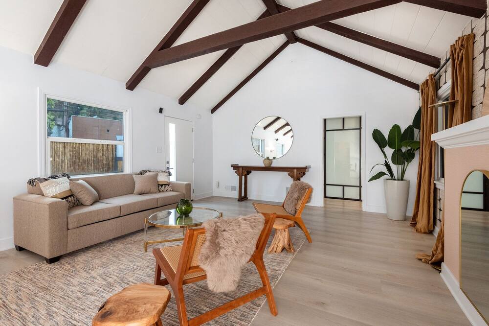 Photo of Livingroom in Beverly Hills