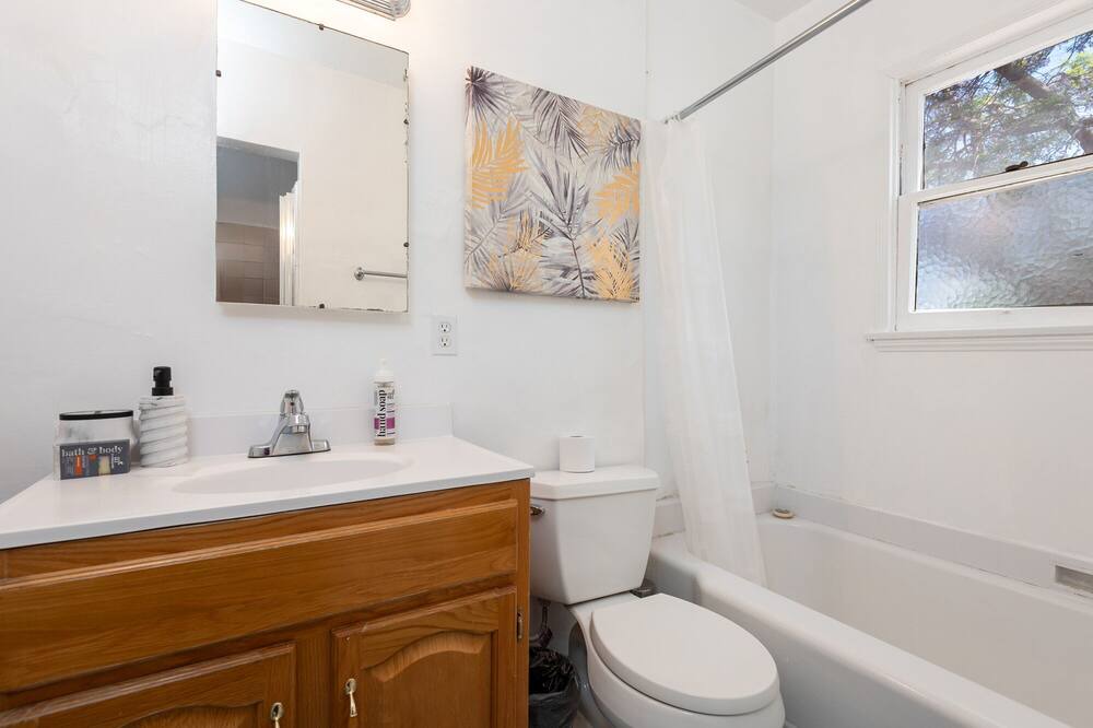 Photo of Bathroom in Carthay Circle