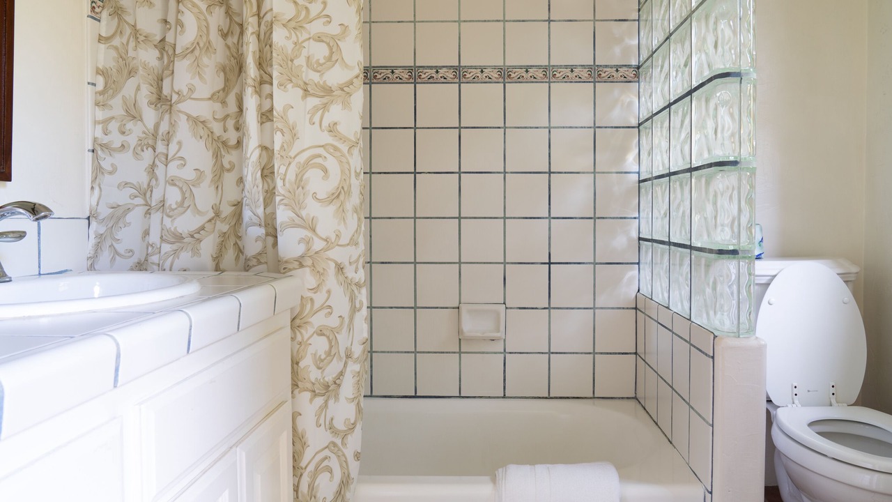 Photo of Bathroom in Oak Park