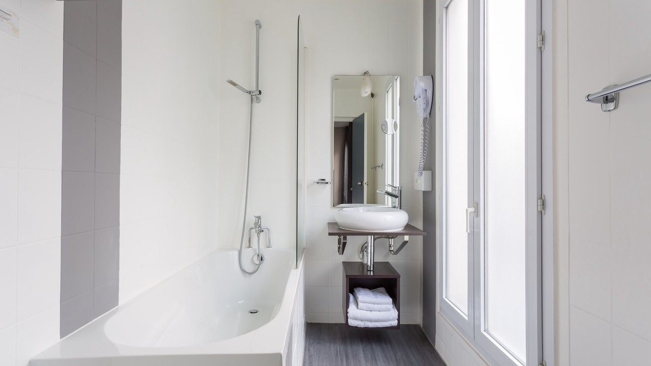 Photo of Bathroom in Batignolles