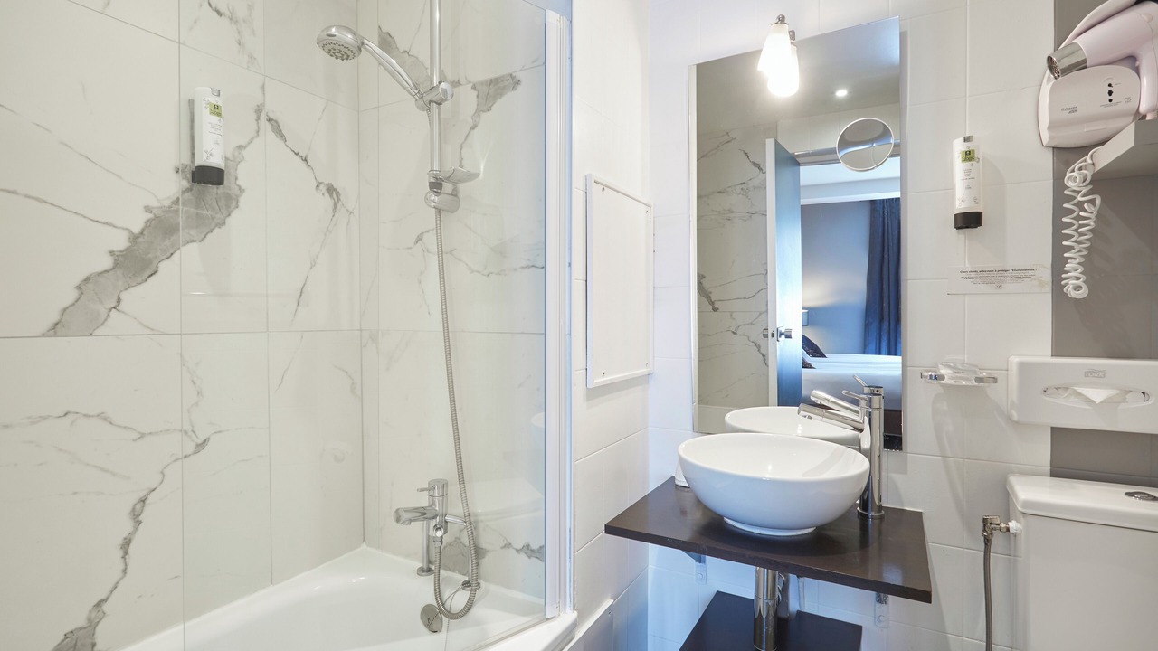 Photo of Bathroom in Batignolles