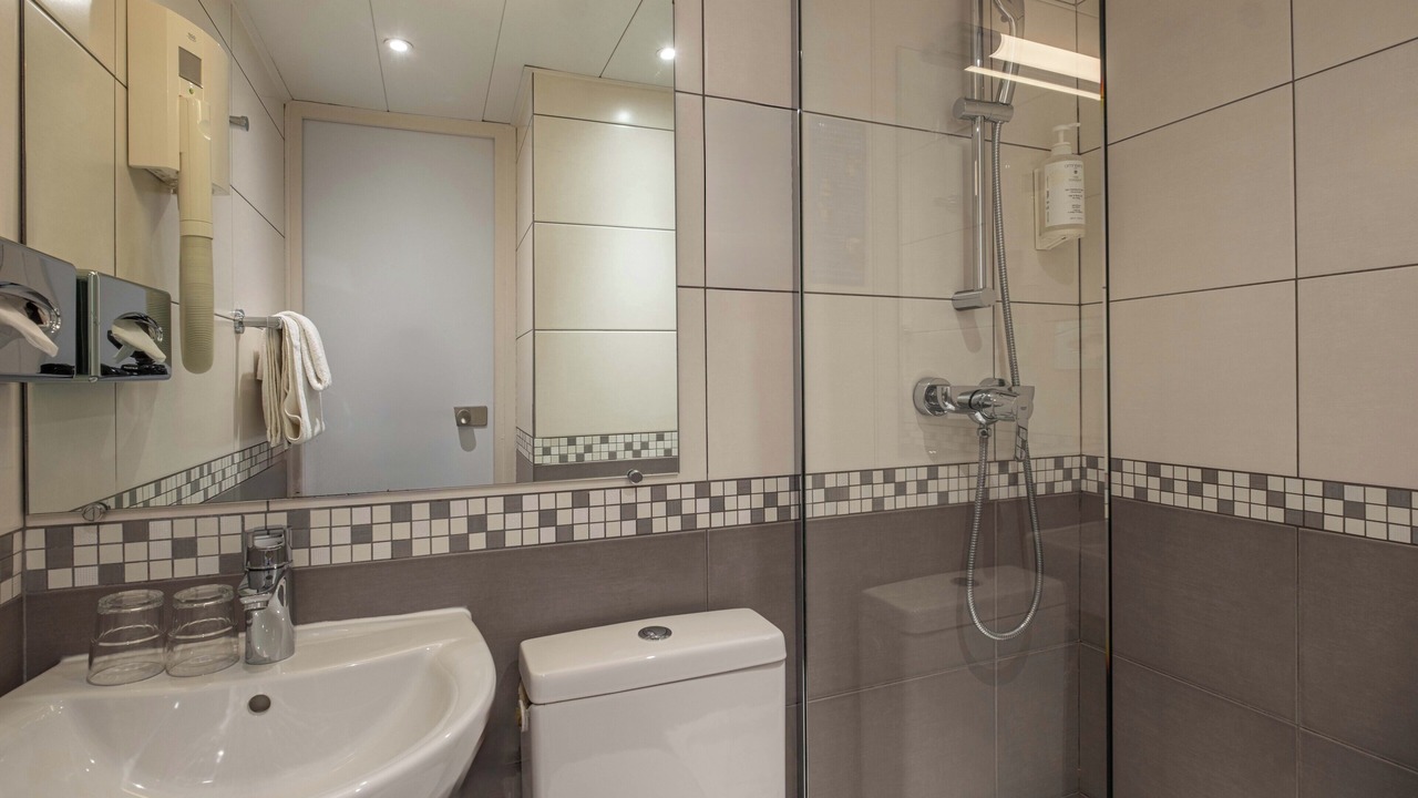 Photo of Bathroom in Quartier de Rochechouart