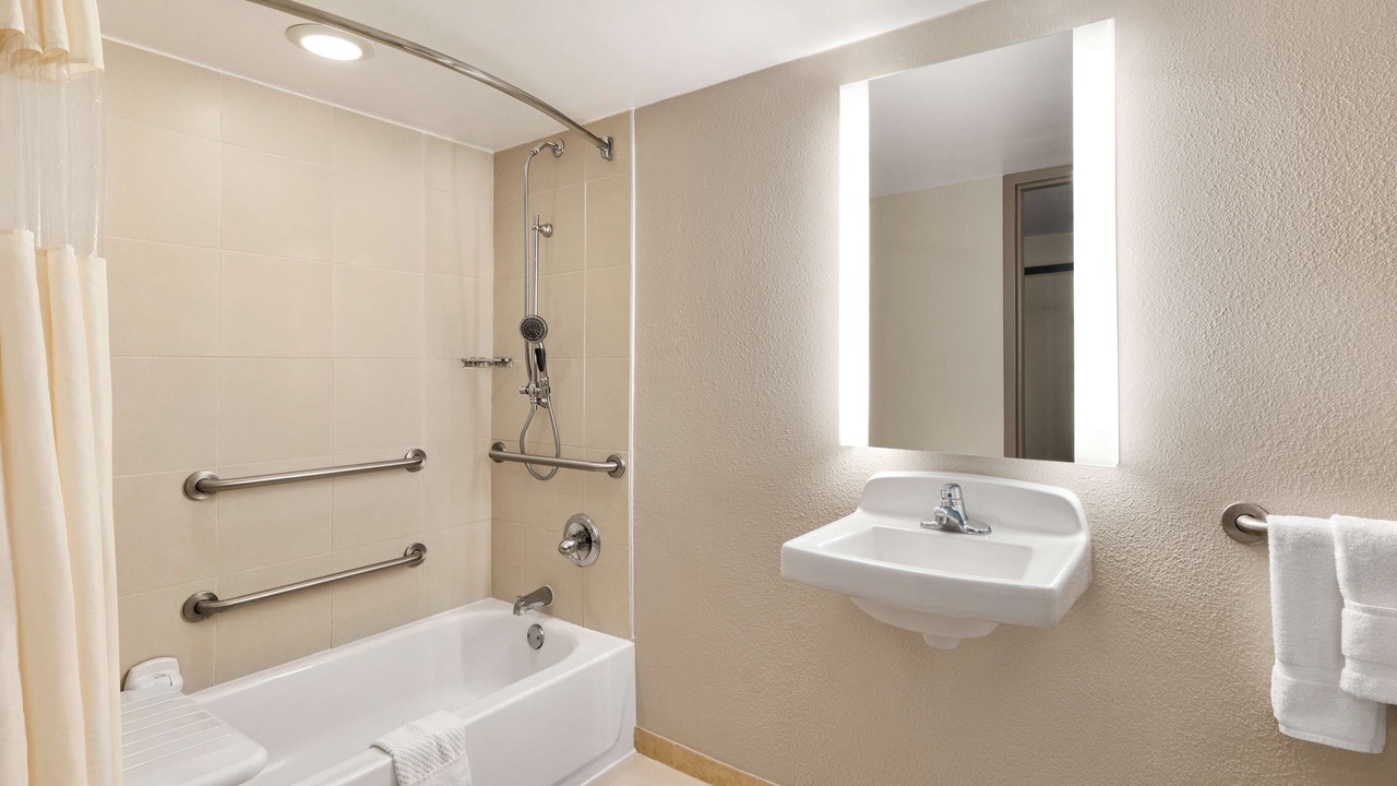 Photo of Bathroom in Kenner - Louis Armstrong International Airport