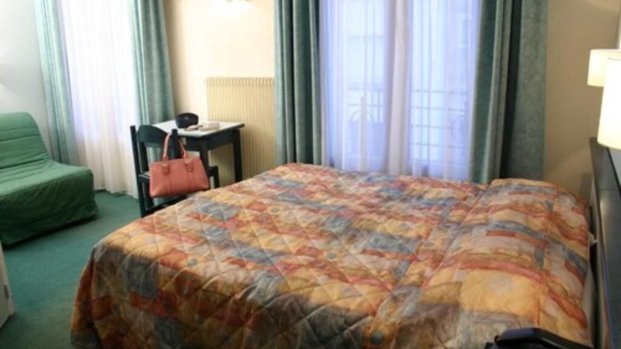 Photo of Bedroom in Saint-Lambert