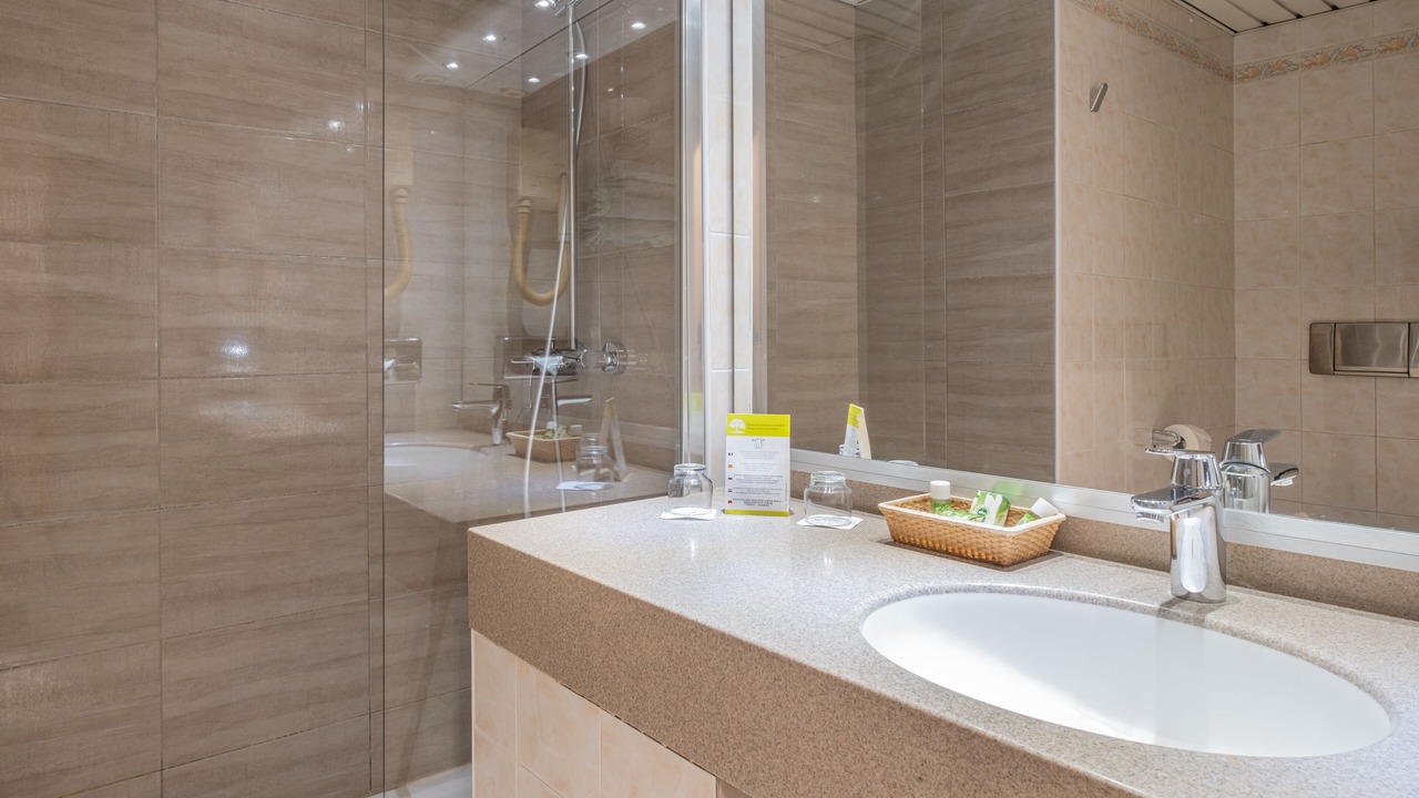 Photo of Bathroom in Notre-Dame-des-Champs