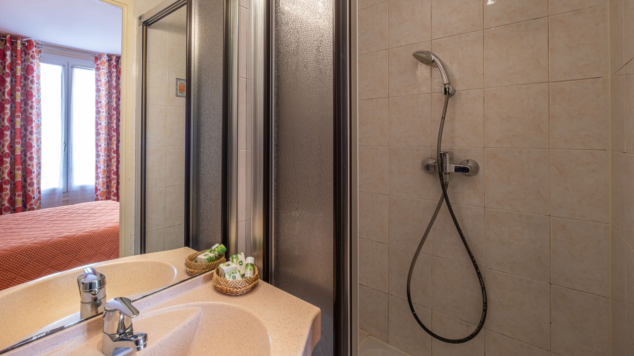 Photo of Bathroom in Notre-Dame-des-Champs