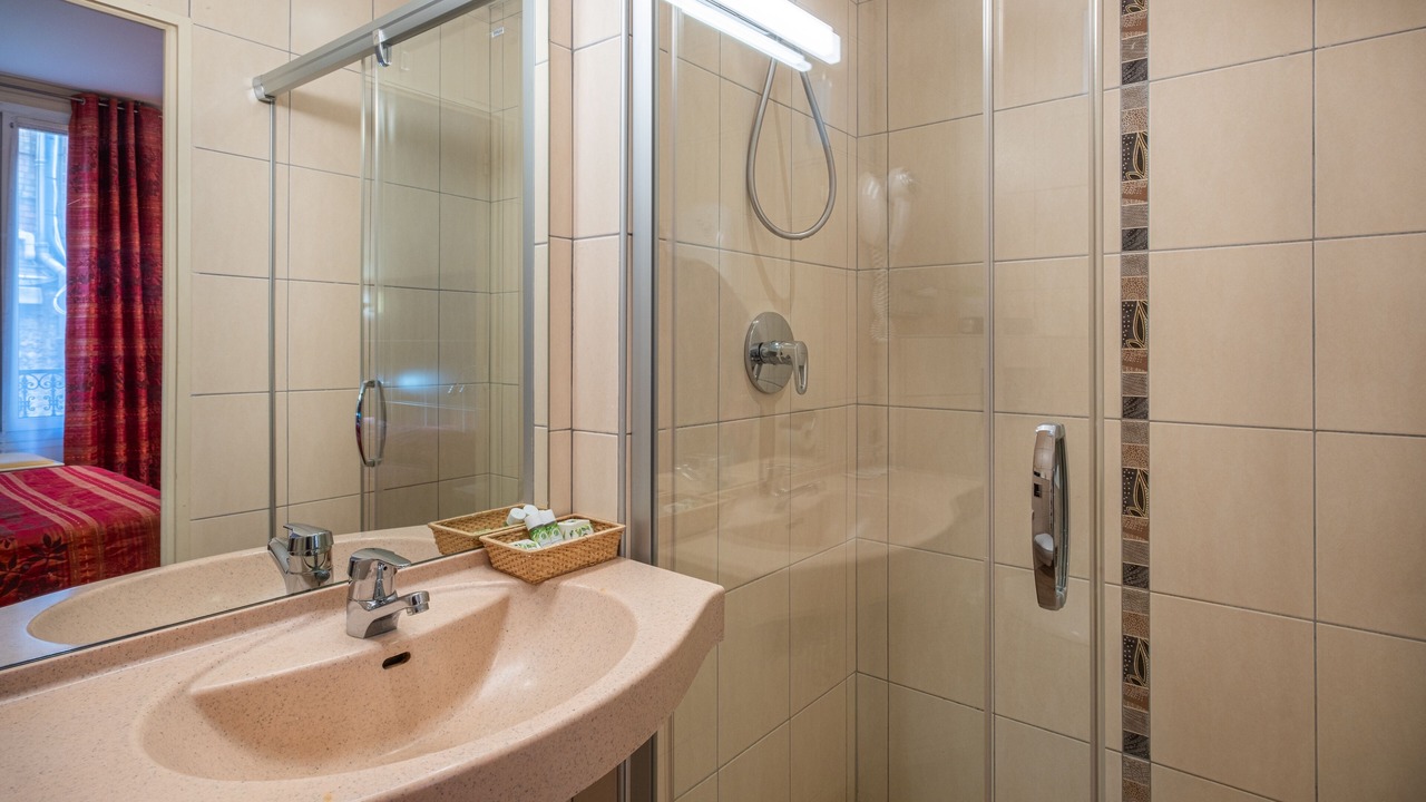 Photo of Bathroom in Notre-Dame-des-Champs