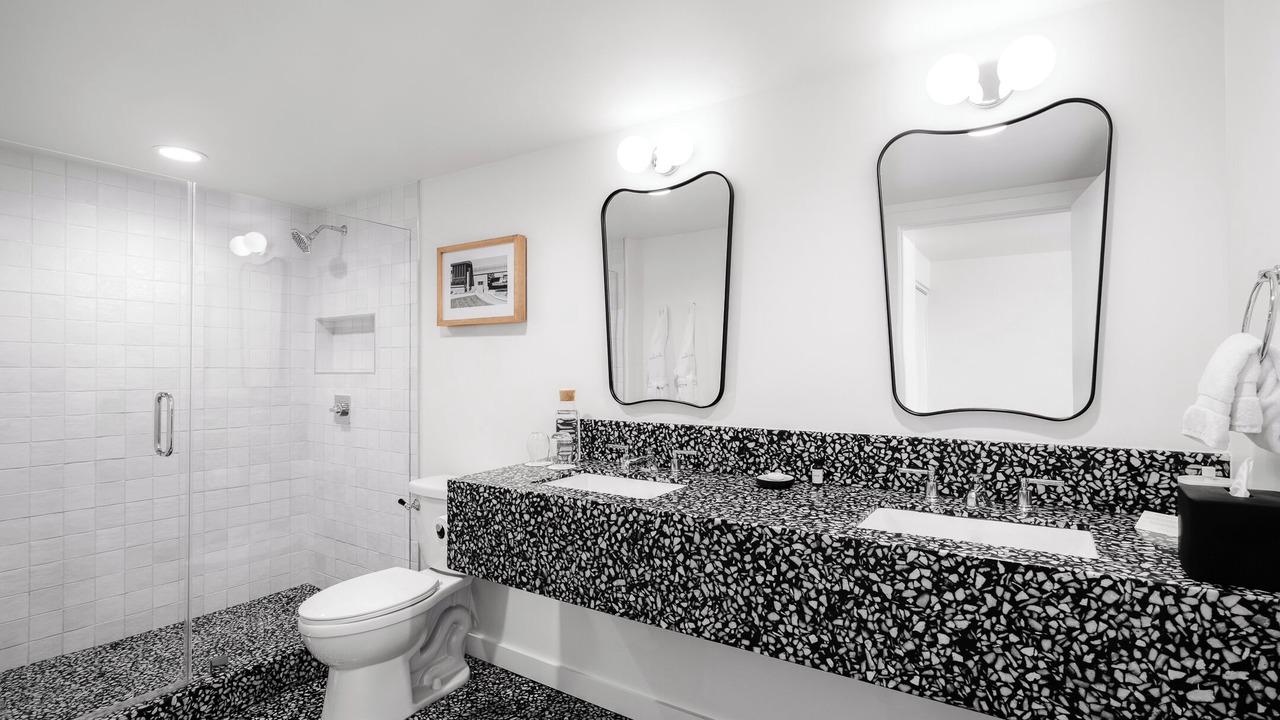 Photo of Bathroom in La Brea