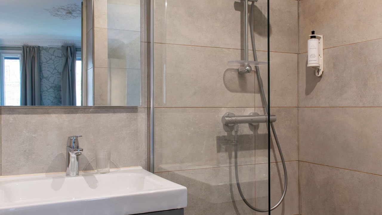 Photo of Bathroom in Quartier de la Plaine-de-Monceaux