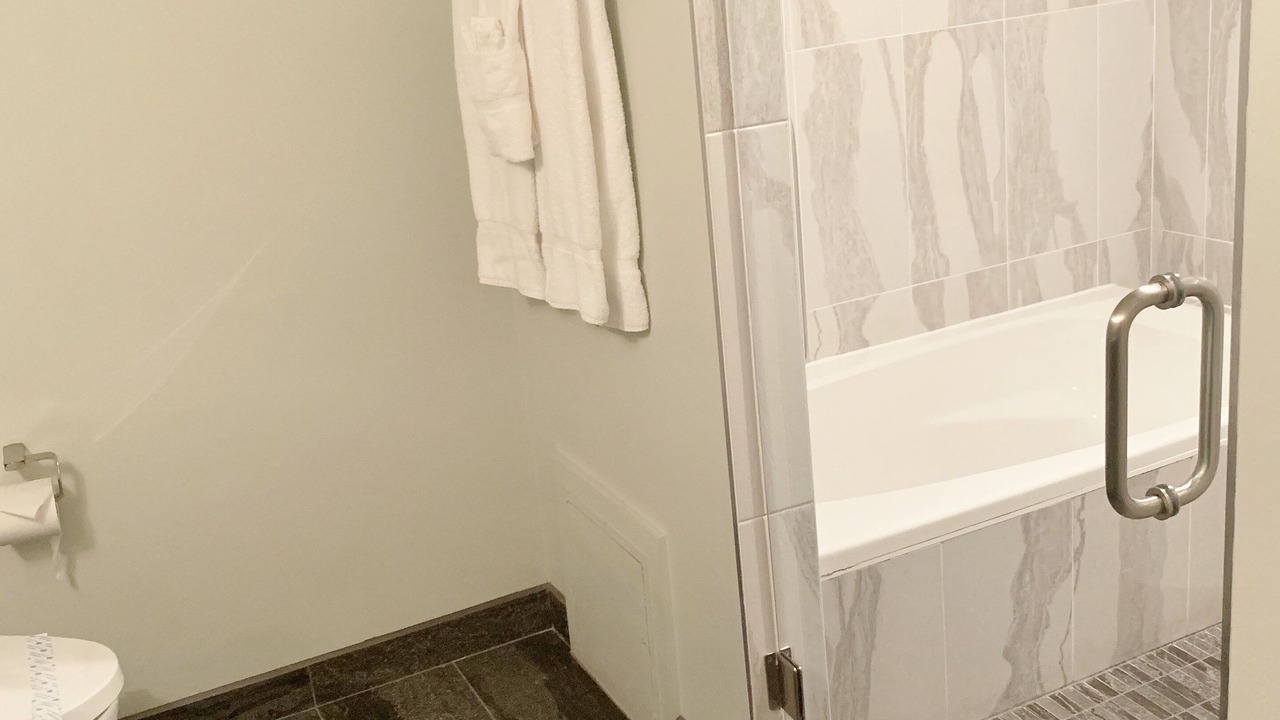 Photo of Bathroom in Harbor Gateway South