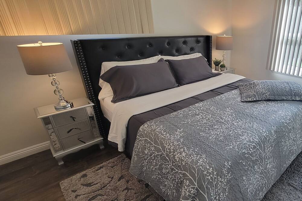 Photo of Bedroom in Northridge