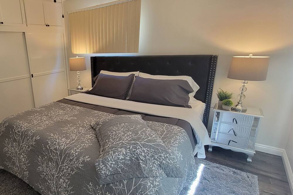 Photo of Bedroom in Northridge