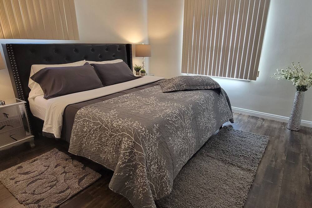 Photo of Bedroom in Northridge