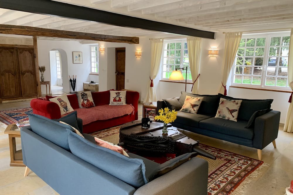 Photo of Livingroom in Vienne-en-Arthies