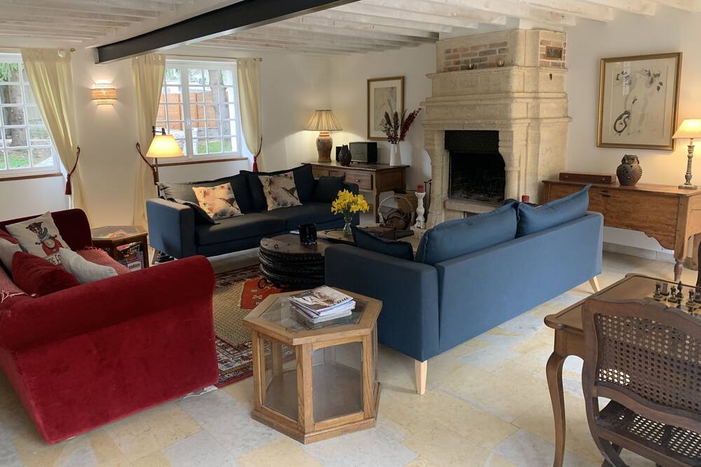 Photo of Livingroom in Vienne-en-Arthies