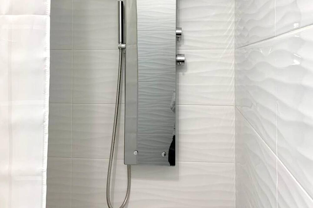 Photo of Bathroom in Le Blanc-Mesnil
