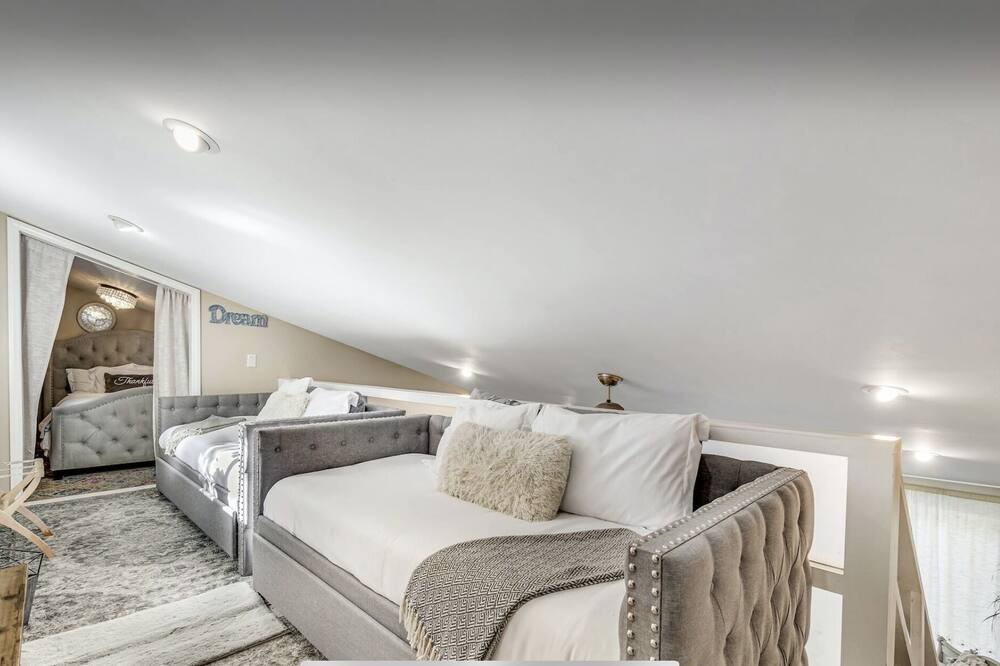 Photo of Bedroom in Calabasas