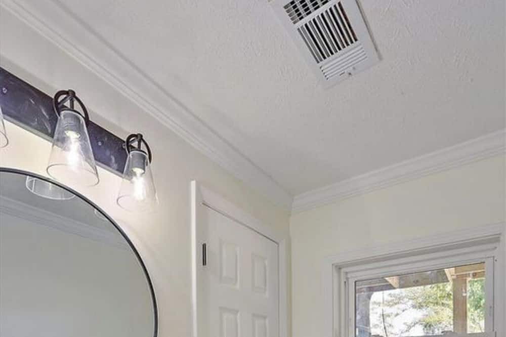 Photo of Bathroom in Magee