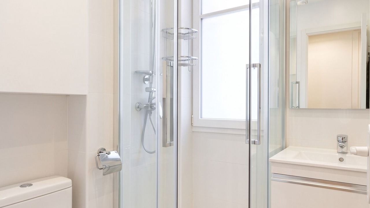 Photo of Bathroom in Saint-Lambert