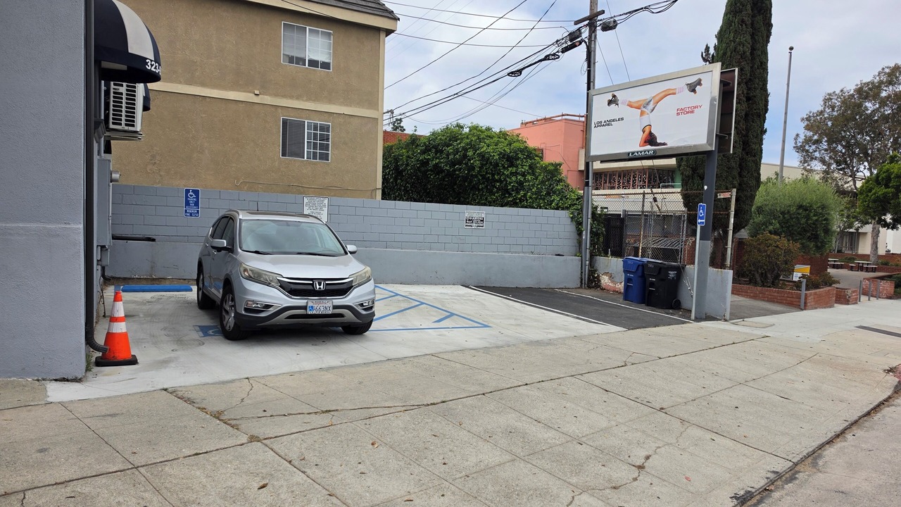 Photo of Outdoor in Mid-Wilshire