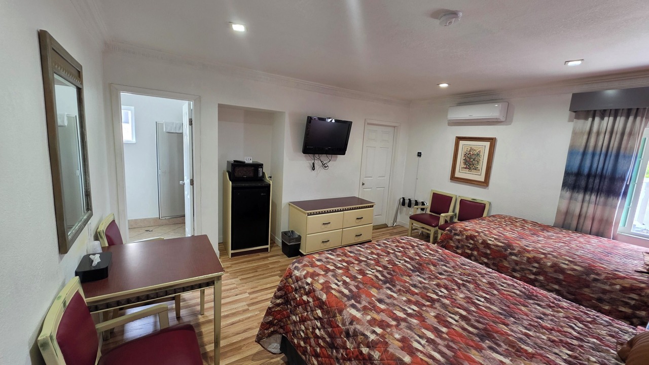 Photo of Bedroom in Mid-Wilshire