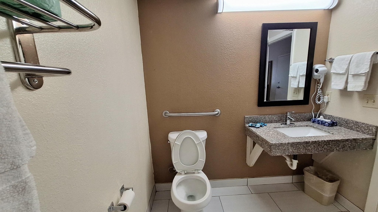 Photo of Bathroom in Read Boulevard East