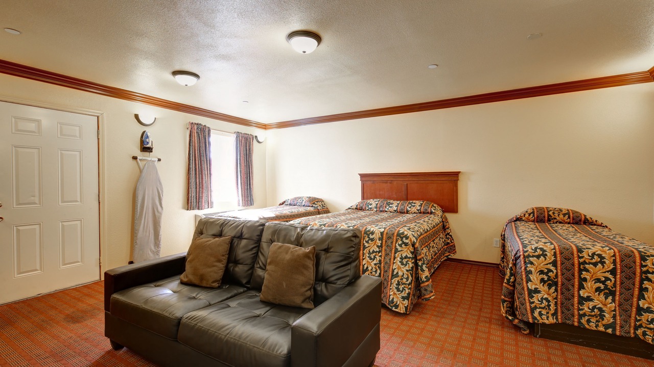 Photo of Livingroom in Lennox