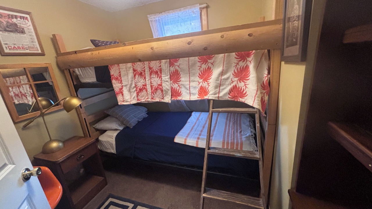 Photo of Bedroom in Deerwood