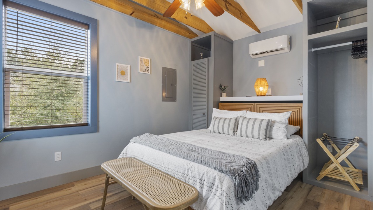 Photo of Bedroom in Waveland
