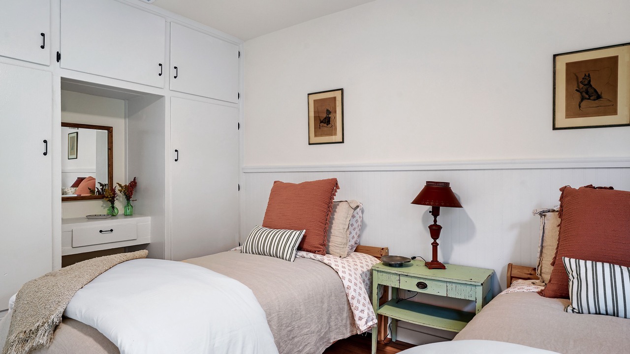 Photo of Bedroom in Meiners Oaks