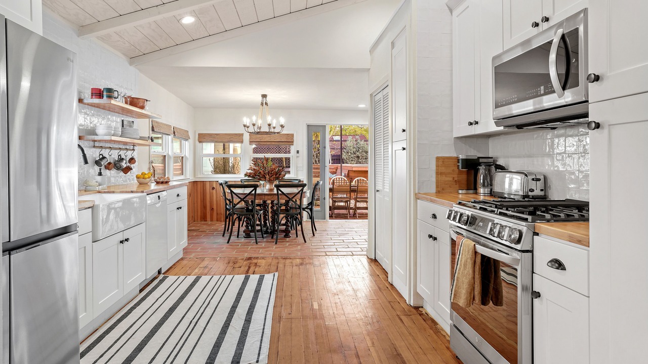 Photo of Kitchen in Meiners Oaks
