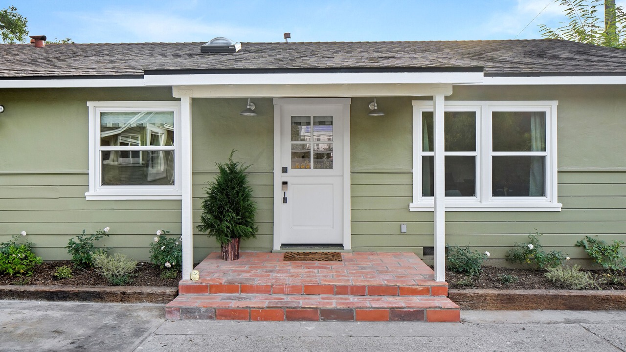 Photo of Outdoor in Meiners Oaks