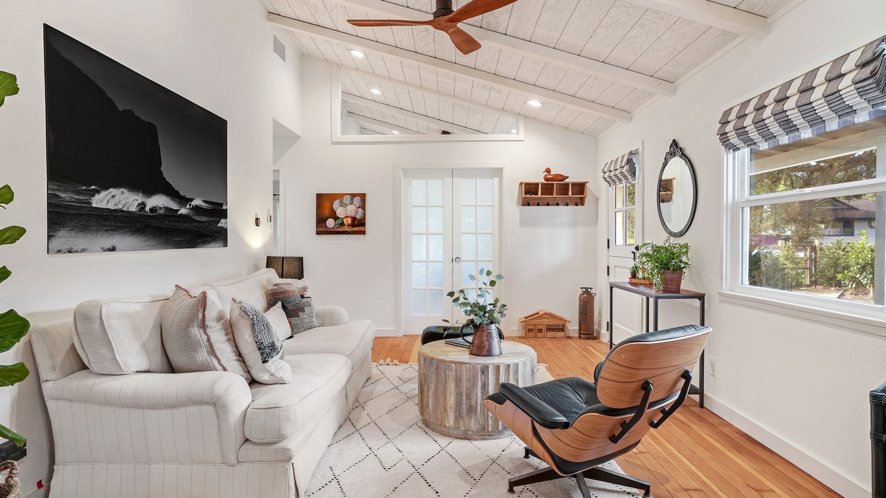 Photo of Livingroom in Meiners Oaks