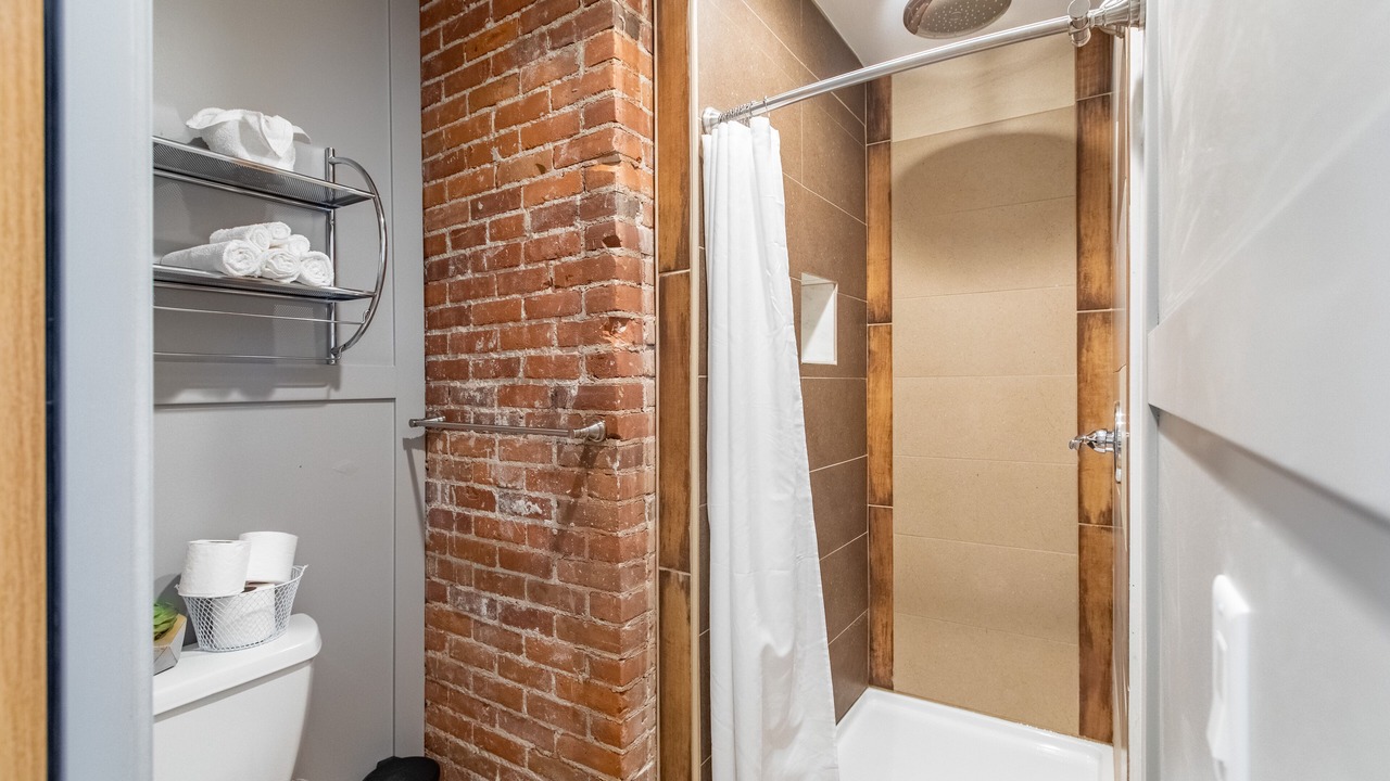 Photo of Bathroom in Kutzky Park
