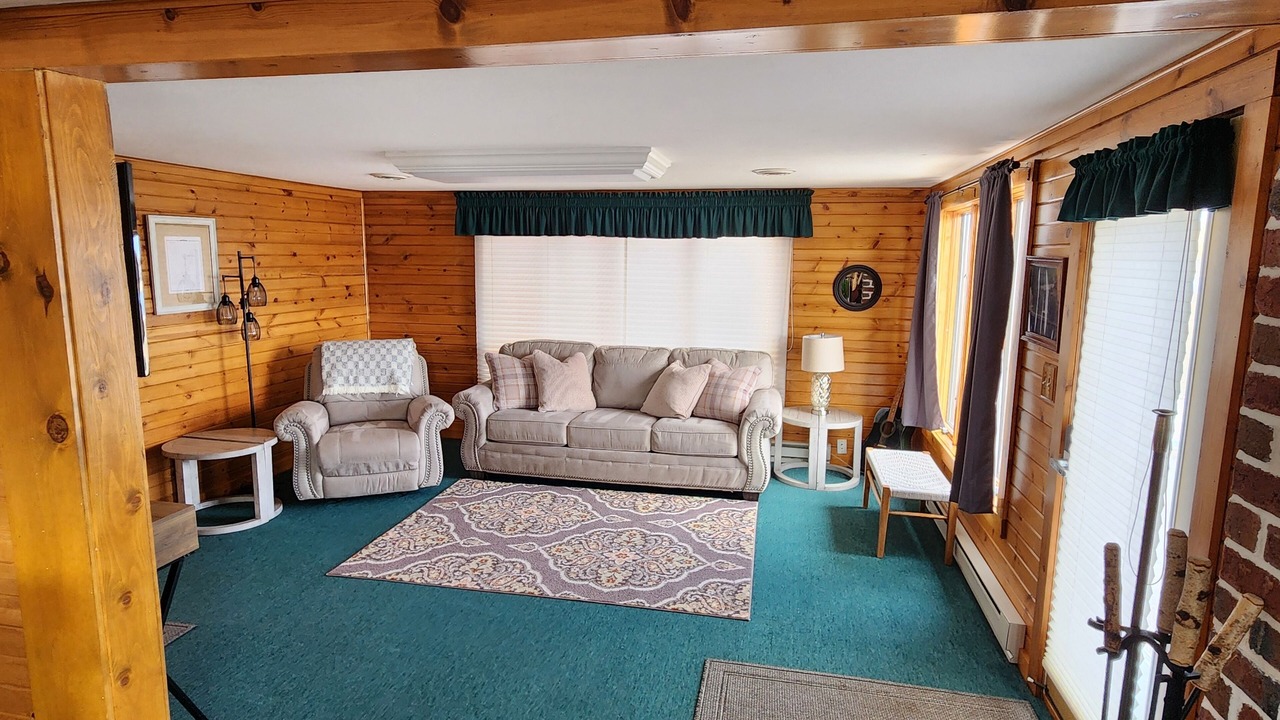 Photo of Livingroom in Little Sturgeon