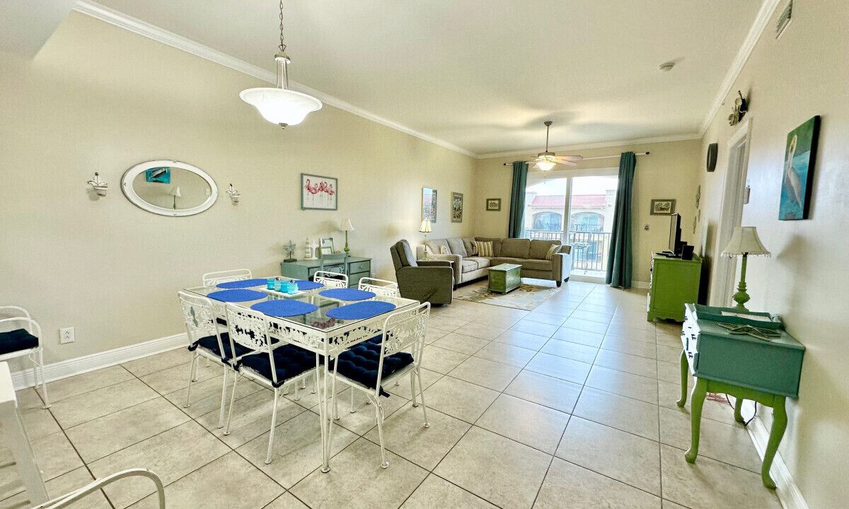 Photo of Livingroom in Henderson Point