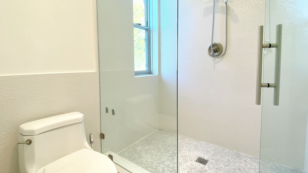Photo of Bathroom in Hollywood Dell