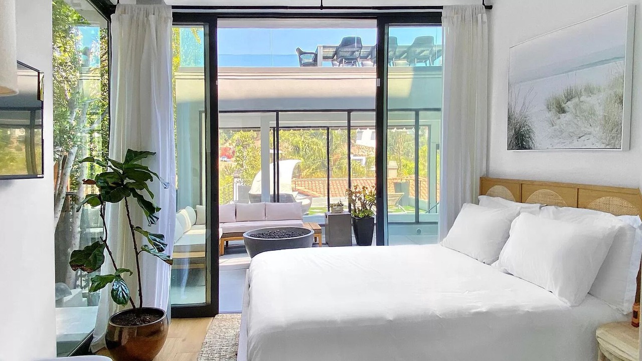 Photo of Bedroom in Hollywood Dell