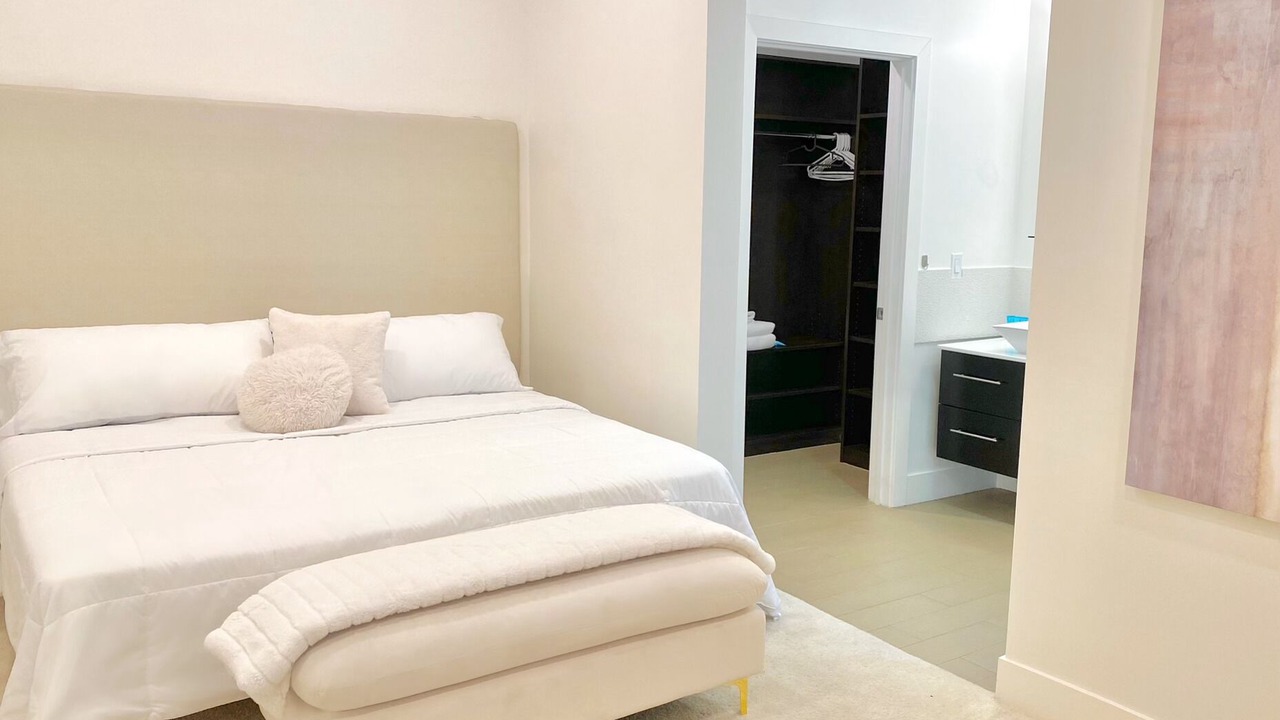 Photo of Bedroom in Hollywood Dell