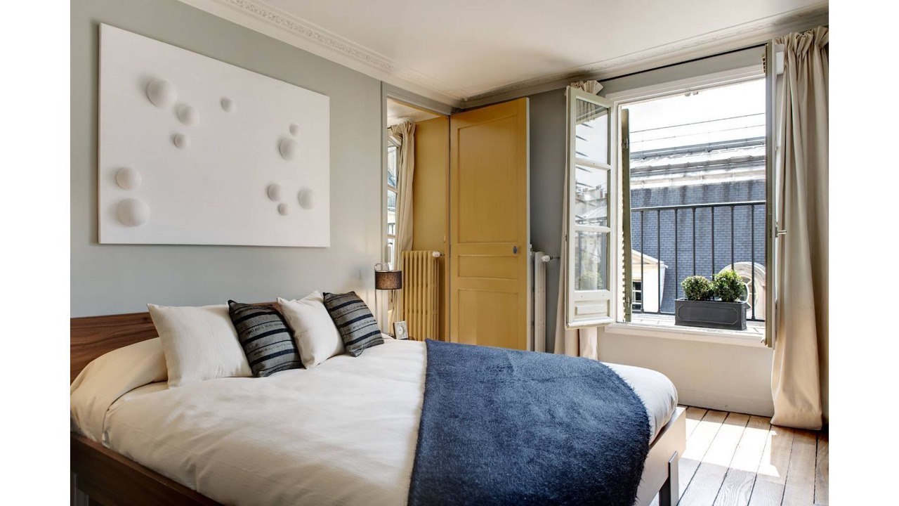 Photo of Bedroom in 2nd Arrondissement