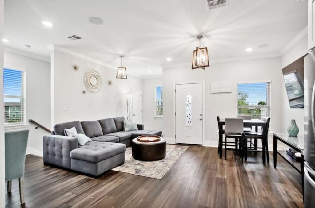 Photo of Livingroom in Seventh Ward