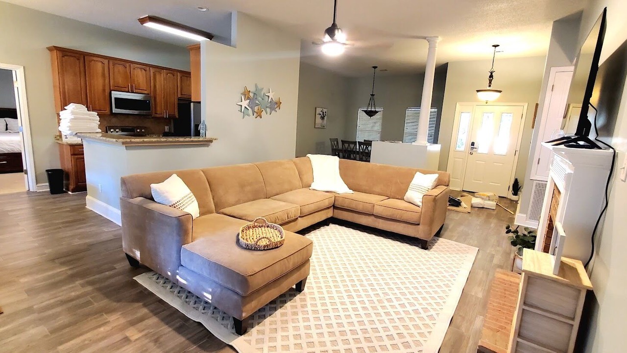 Photo of Livingroom in Gulf Park Estates